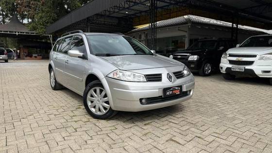 RENAULT MEGANE 1.6 DYNAMIQUE GRAND TOUR 16V FLEX 4P MANUAL RENAULT MEGANE 1.6 DYNAMIQUE GRAND TOUR 16V FLEX 4P MANUAL